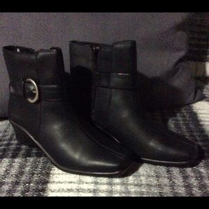 Croft’s & Barrow side zip boot nwot